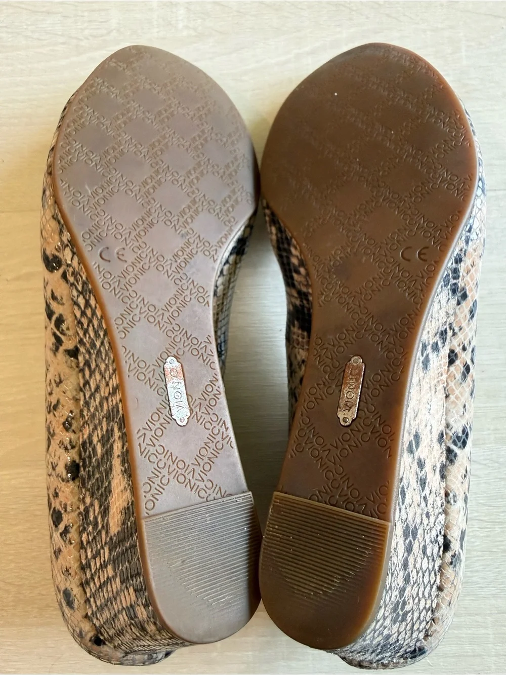 Vionic Antonia Snake Print Wedge Pumps Women’s Size 10 Orthotic Comfort